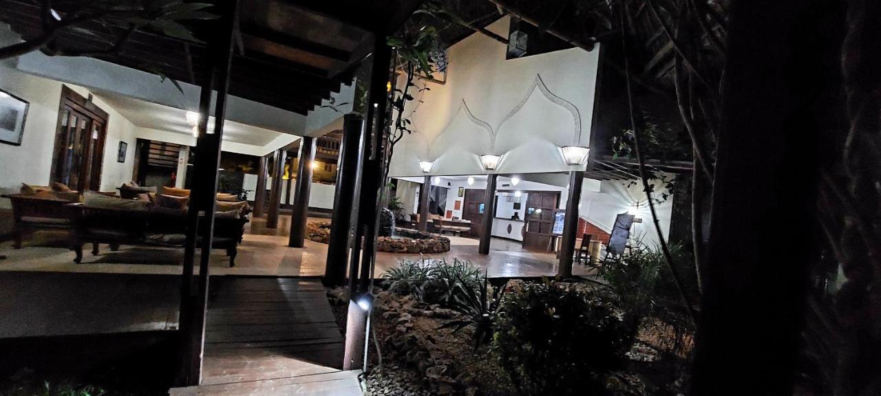 Kena Beach Hotel 마템웨 외부 사진