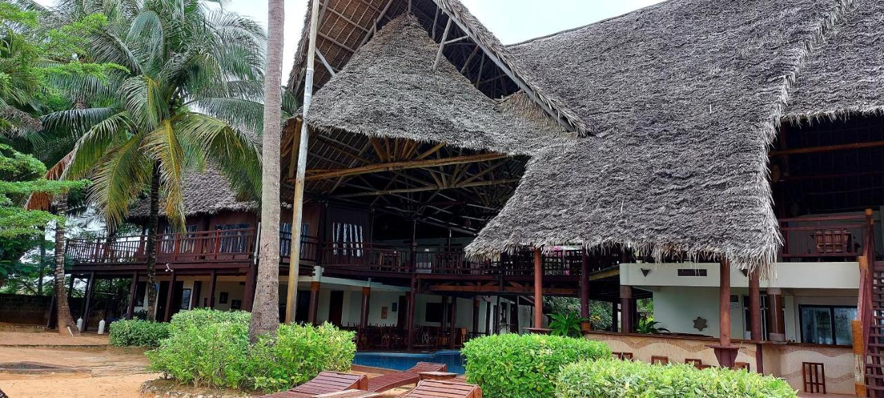 Kena Beach Hotel 마템웨 외부 사진