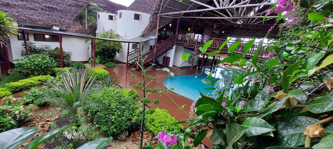 Kena Beach Hotel 마템웨 외부 사진