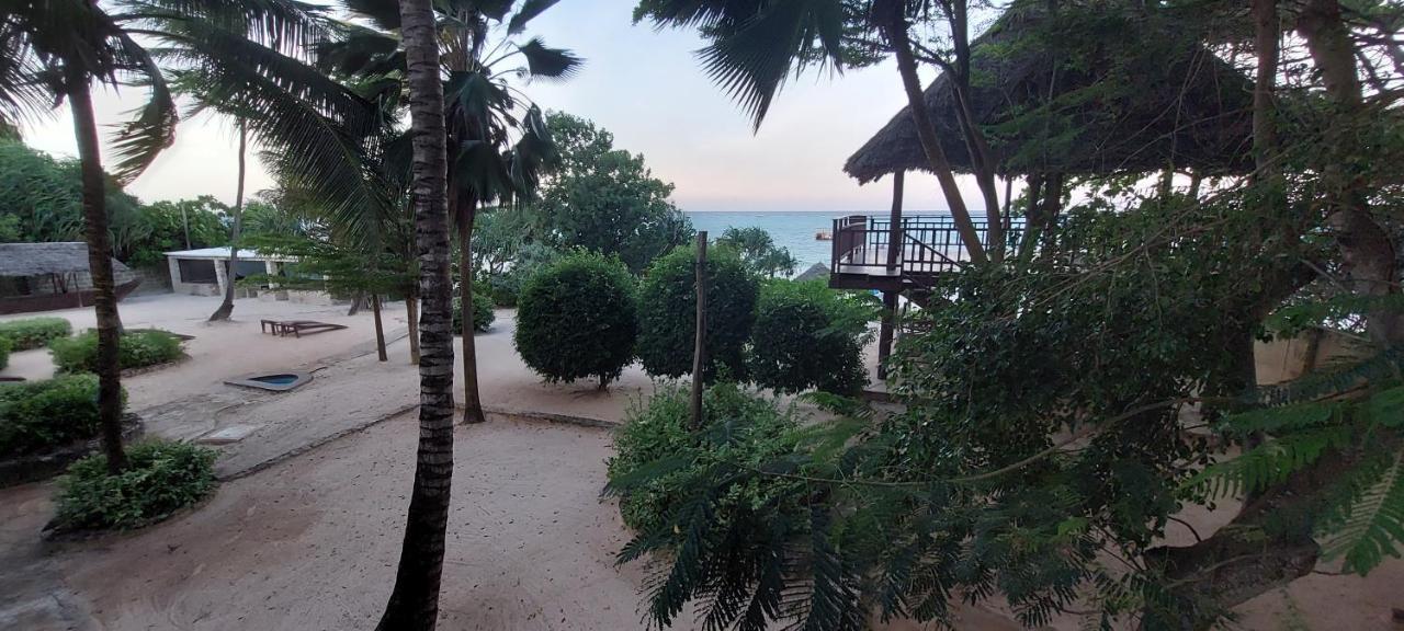 Kena Beach Hotel 마템웨 외부 사진