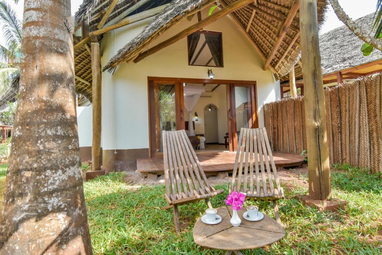Kena Beach Hotel 마템웨 외부 사진